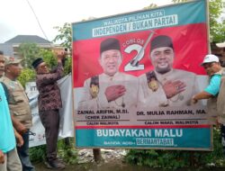 Paslon Walikota Banda Aceh Zainal-Mulia Bersihkan APK.