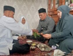 Wujud Rasa Syukur : Keluarga Besar Lakukan Peusijuk Syech Muharram dan Keluarga.