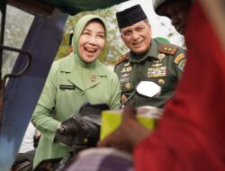 Mayjen TNI Niko Fahrizal dan Istri turun langsung bagikan Takjil kepada Warga Kota Banda Aceh