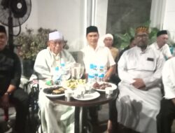 Bupati Aceh Besar H. Muharram Idris Melayat Ke Kediaman Alm. Kamaruddin bin Abubakar (Abu Razak).