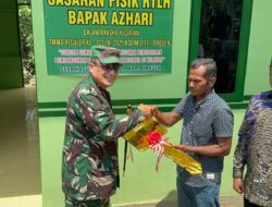 Didampingi Bupati Bireuen Pandam IM serahkan Bantuan Rumah Layak Huni untuk bapak Azhari.