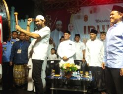 Hasballah, S. Ag Anggota DPRA/Ketua DPW Aceh Besar Partai Aceh Dampingi Mualem – Dek Fad Melepas Pawai Takbir.