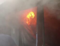 Lebaran Pertama Rumah Warga Di Suak Indrapuri Terbakar