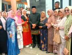 Bupati Aceh Besar H. Muharram Idris Menerima Kunjungan KaPPAh Aceh dan Mak-Mak Prolanis Darul Imarah Pada Open House Idul Fitri 1446 H.