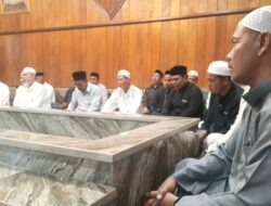 Bupati Aceh Besar H. Muharram Idris Menghadiri Haul Alm. Waled Ibrahim bin Usman di Dayah Ulee Titi Aceh Besar.