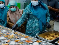 Ketua PKK Aceh Kunjungi Dapur MBG di Banda Aceh, Suapi Balita dan Dukung Pemenuhan Gizi Masyarakat