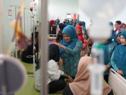 Peringati Hari Talasemia Sedunia, Istri Wakil Gubernur Aceh Santuni Pasien Talasemia di RSUDZA