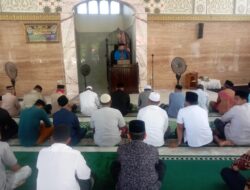 Bupati Aceh Besar H. Muharram Idris Shalat Jum’at Di Mesjid Madinatulsalam Lhong.