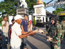 Kodam Iskandar Muda berbagi, 183 Paket Makan gratis dibagikan.