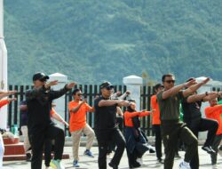 Satgas Yonif 112/DJ melaksanakan olahraga bersama Forkopimda Puncak Jaya
