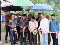 Bupati Aceh Besar Resmikan Pembangunan Jalan Mesjid Tuha Lamrabo Aceh Besar