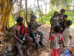 Satgas Yonif 112/DJ Wujudkan Harmoni Gotong Royong Bersama Masyarakat warga Distrik Tingginambut Papua Tengah