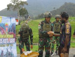 Satgas Yonif 112/DJ kembali gelar jumat berkah di Puncak Jaya