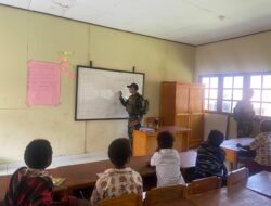 Dedikasi Pendidikan Untuk Anak Papua, Personel Satgas Yonif 112/DJ Jadi Guru di Puncak Jaya