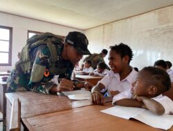 Satgas Yonif 112/DJ Ajarkan Wawasan Kebangsaan Dan Cinta Tanah Air Kepada Anak Papua
