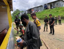 Satgas Yonif 112/DJ Bangun Rumah Baca Untuk Mencerdaskan Anak – Anak Papua