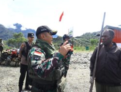 Wujud Sinergitas TNI-Polri dan Kemanunggalan Rakyat, Satgas Yonif 112/DJ Resmikan Aula Merah Putih di Pos Kalome