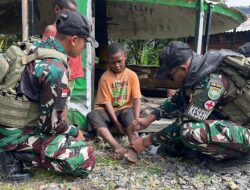 Satgas Yonif 112/DJ Layani Kesehatan Gratis Bagikan Makanan Dan Pakaian Layak Pakai Di Papua