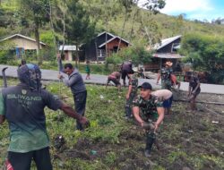 Satgas Yonif 112/DJ Dan Warga Gotong Royong Bersihkan Lingkungan Di Puncak Jaya