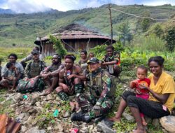 Satgas Yonif 112/DJ Laksanakan Anjangsana Langsung Ke Honai Warga Puncak Jaya