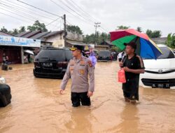 Polres Pidie Turunkan Personel dan Perahu Karet Bantu Warga Terdampak Banjir