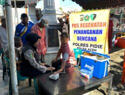 Polres Pidie Gelar Bakti Kesehatan untuk Warga Terdampak Banjir di Desa Tibang