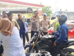 Cegah Kepanikan dan Antrean Panjang, Kapolres Pidie Gunakan Pengeras Suara Beri Imbauan di SPBU