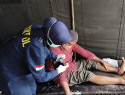 Nakes Polri Berikan Layanan Kesehatan Gratis bagi Korban Banjir di Aceh Tamiang