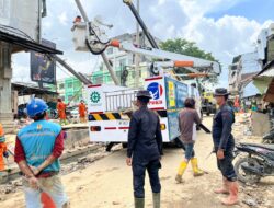 Personel Brimob Kawal Penormalan Listrik di Aceh Tamiang