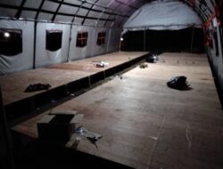 Satgas Gulbencal Kodam IM Bangun Fasilitas tidur ( Para – Para) di tenda pengungsian Bener Meriah 