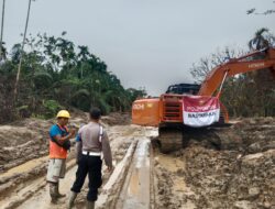 Beko Bantuan Kapolda Aceh Dikerahkan Bersihkan Wilayah Langkahan, Aceh Utara