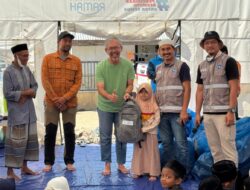 Terus Bergerak Bantu Pemulihan, Solusi Bangun Andalas Kerahkan Alat Berat untuk Pembersihan Area Terdampak Banjir