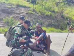 Satgas Yonif 112/DJ Hadirkan Layanan Kesehatan Keliling Bagi Warga Papua