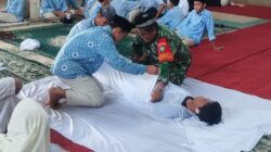 Babinsa Koramil 03/Lhoknga Beri Materi Pengurusan Jenazah di SMA Fajar Hidayah Aceh Besar