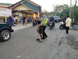 Pelayanan Pagi untuk Masyarakat, Polres Aceh Tengah Bantu Seberangkan Warga dan Anak Sekolah di Titik Padat Aktivitas