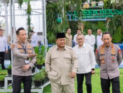 Presiden Prabowo Subianto Anugerahkan Bintang Jasa dan Satyalancana Wira Karya kepada Penggerak MBG dan Rantai Pasok SPPG Polri