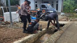 Polsek Celala Gotong Royong Meunasah dan Pembuatan Sumur Bor Bantuan Kapolres Aceh Tengah di Kuyun Uken