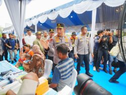 Tinjau Hunian Sementara Korban Bencana di Tapteng, Kapolri-Ketua Komisi IV Salurkan 16 Truk Bantuan Kemanusiaan