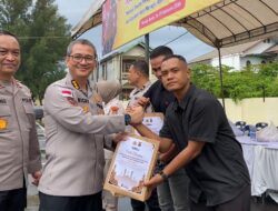 Kapolda Aceh Serahkan Ratusan Paket Daging Meugang kepada Masyarakat dan Awak Media