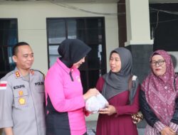 Sambut Ramadhan, Kapolres Aceh Tengah dan Bhayangkari salurkan Daging Meugang untuk Personel, Warakauri, dan Insan Pers
