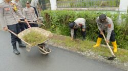 Polres Aceh Tengah dan BKO Brimob Kurve Dua Fasilitas Pendidikan di Jagong Jeget dan Ketol