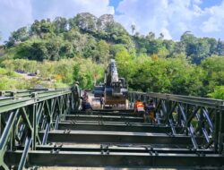 Personel Yonzipur 16/Dhika Anoraga Bangun Jembatan Bailey di Lukup Sabun Barat, Progres Capai 25 Persen