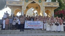Polres Aceh Tengah Dampingi Pembagian Takjil Bersama Murid SD Islamic Character Takengon, Wujudkan Ramadan Penuh Kepedulian