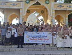Polres Aceh Tengah Dampingi Pembagian Takjil Bersama Murid SD Islamic Character Takengon, Wujudkan Ramadan Penuh Kepedulian