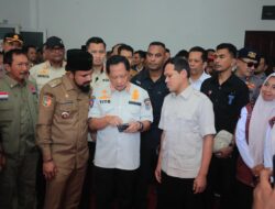 Wagub Aceh Bersama Mendagri dan Mensos Salurkan Bantuan Pemulihan Bencana di Aceh Timur